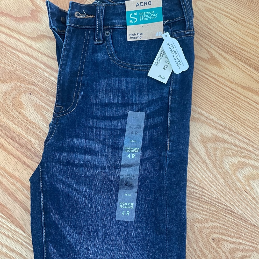 Brand new size 4 Aero High Rise blue Jegging. Tags are still on jeans